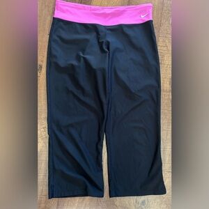 Nike FITDRY women’s cropped pants Sz Medium